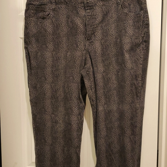 Jones New York Denim - Sharp snakeskin patterned jeans